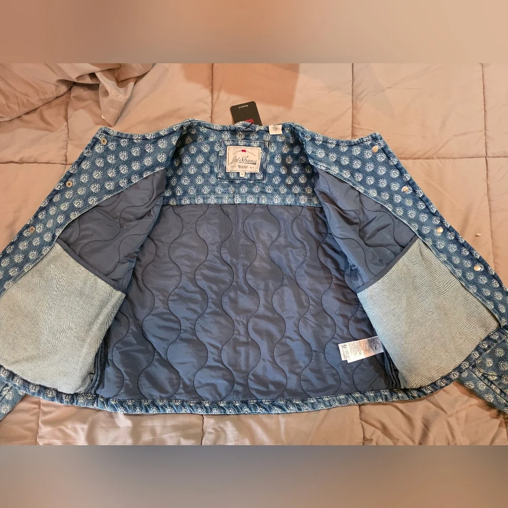 Levi's Premium Blue Quilted Floral-Print Jacket SizeL NWT - Picture 3 of 16